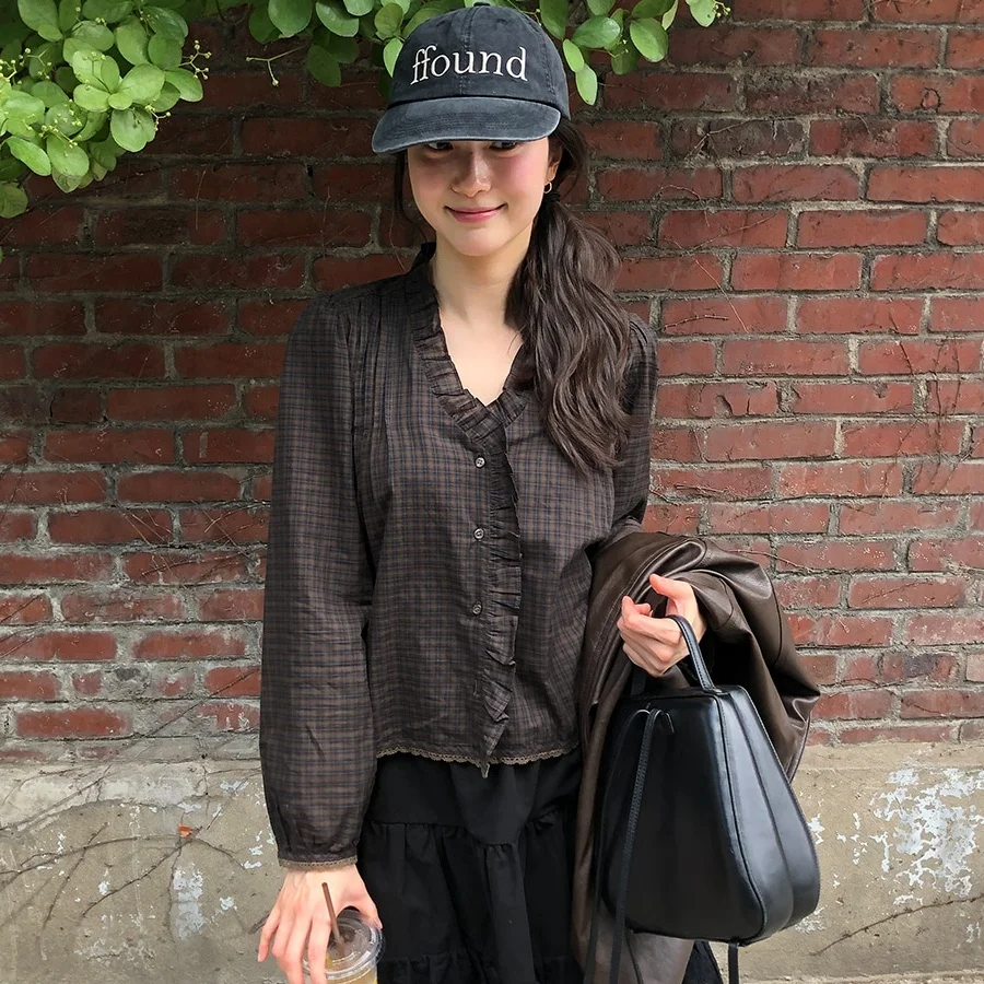 

Шикарная женская рубашка в клетку с V-образным вырезом, кружевной отделкой и рукавами-фонариками, свободного кроя, дышащая, приятная к телу, в повседневном стиле