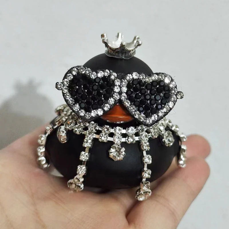 Adornos de pato de goma con diamantes ostentosos para coche, decoraciones para salpicadero de coche con pato negro brillante, accesorios geniales para coche, mujer y mujer