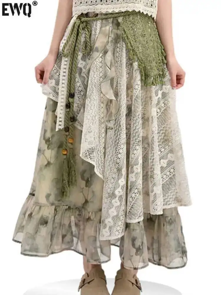 [EWQ] hermosa ropa de mujer 2025 novedad de verano gancho flor encaje falso dos piezas empalme dobladillo Irregular Tie tinte verde media falda