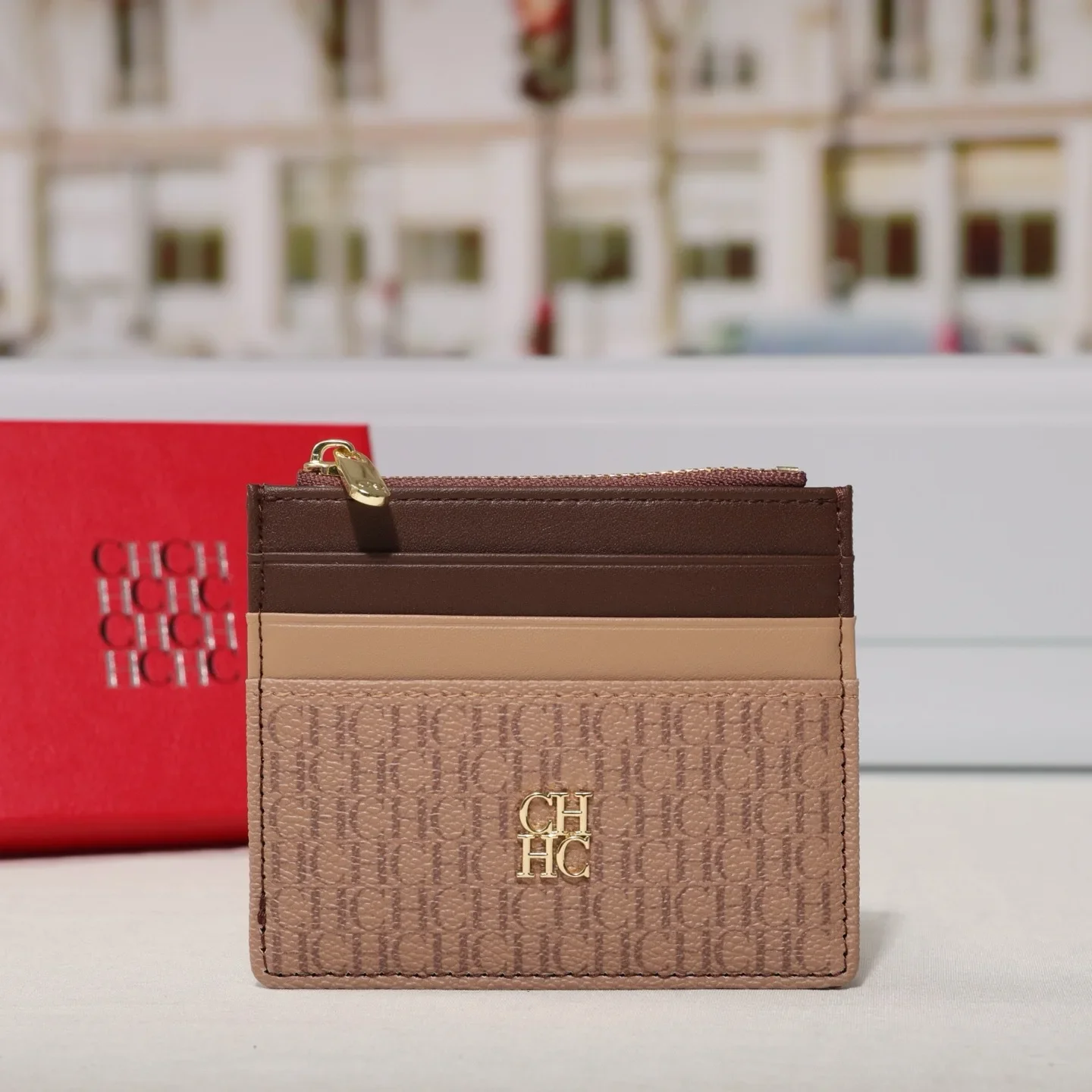 

Women Luxury Tote Bag Featuring Simple Yet Fashionable Solid Color With Spacious Capacity And Commuter Function