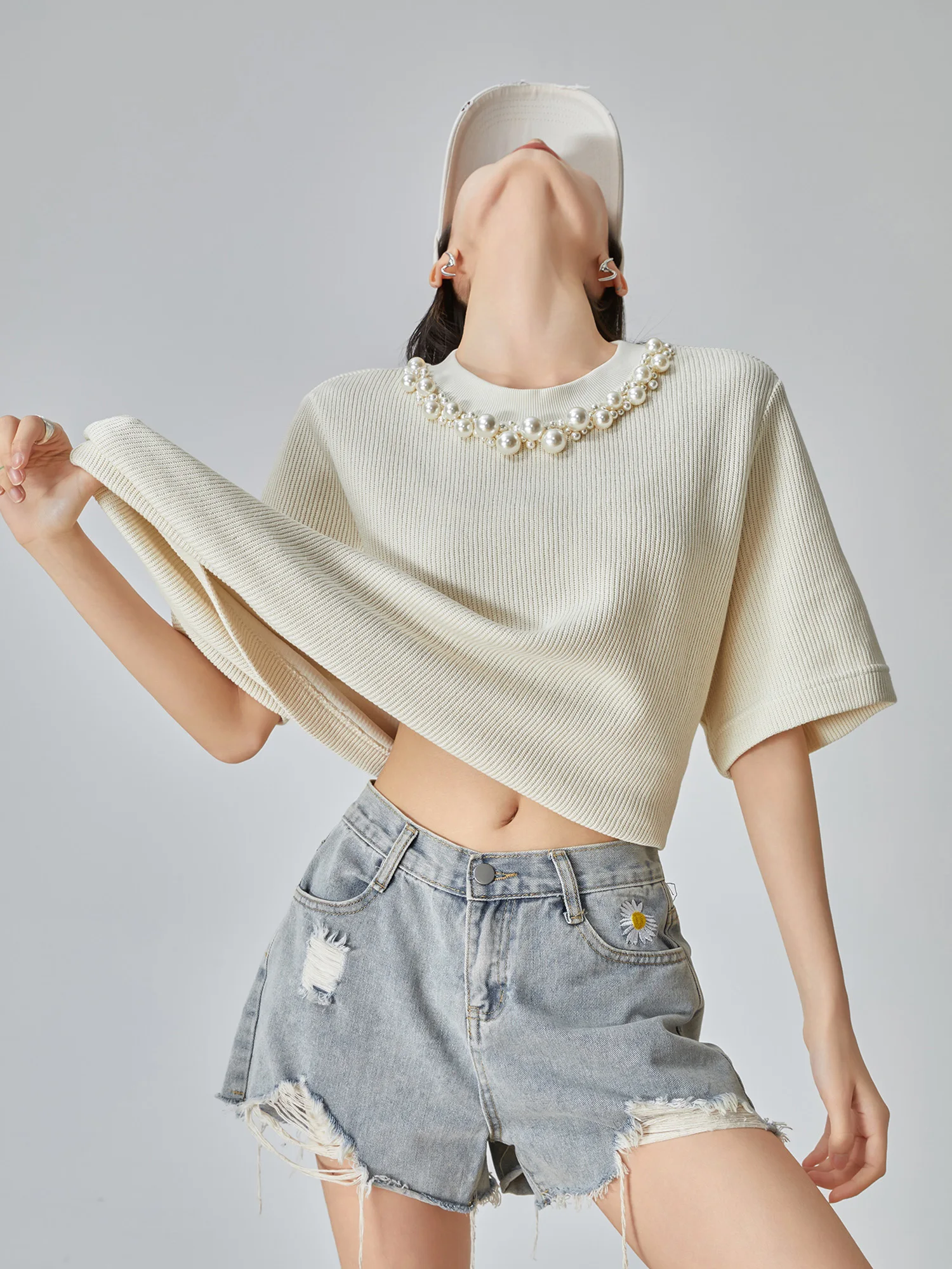 

Летняя женская футболка нового дизайна, свободного кроя, с жемчужной отделкой, вязаная, с коротким рукавом, круглым вырезом, базовая, из полиэфирного волокна