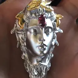 925 Silver Plate 18k Gold Midusa Pendlet Character Romathyx Art Original Design Inlaid Red Turmaline Pendlet