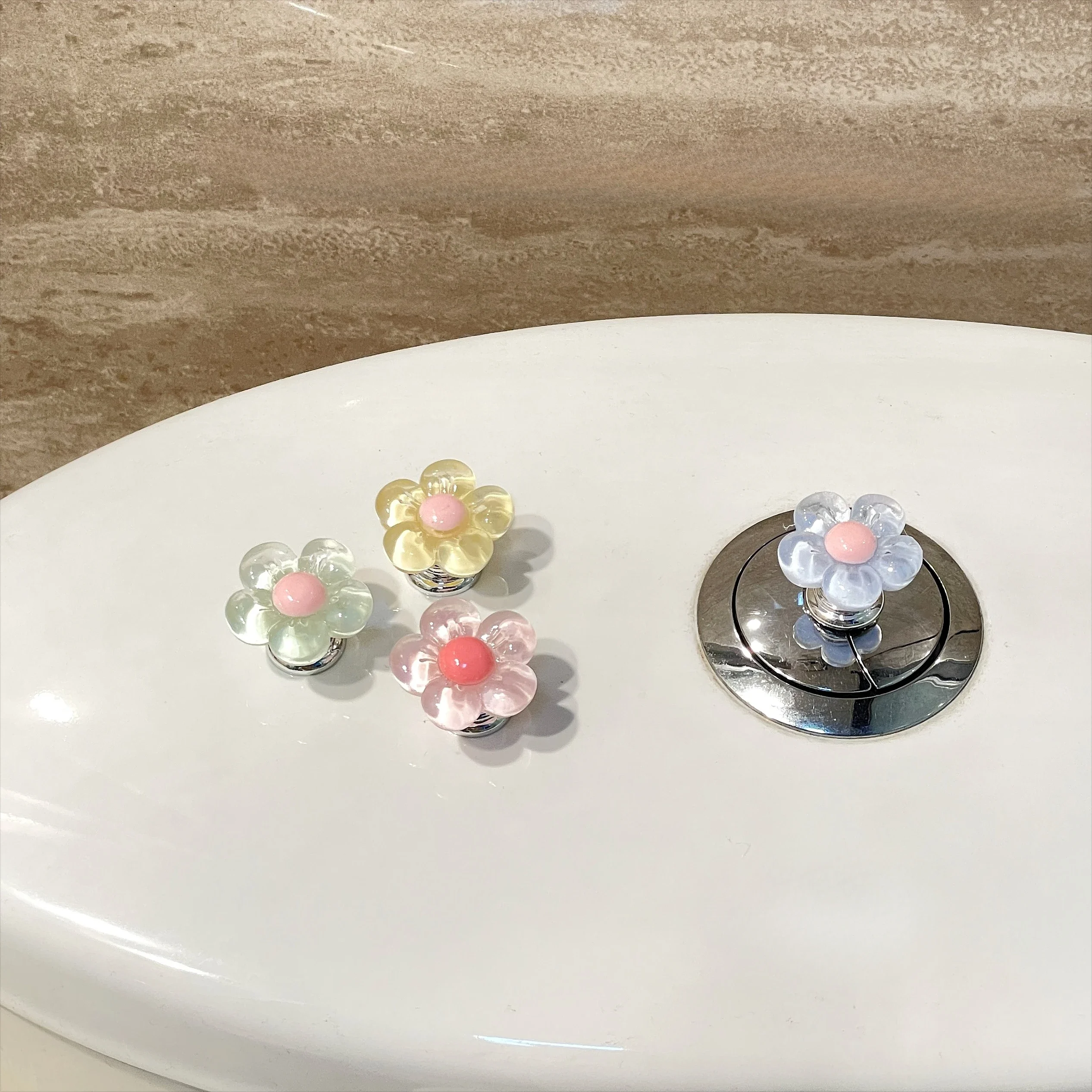 

Flower toilet sticker flush press does not hurt manicure girls good thing switch button decoration