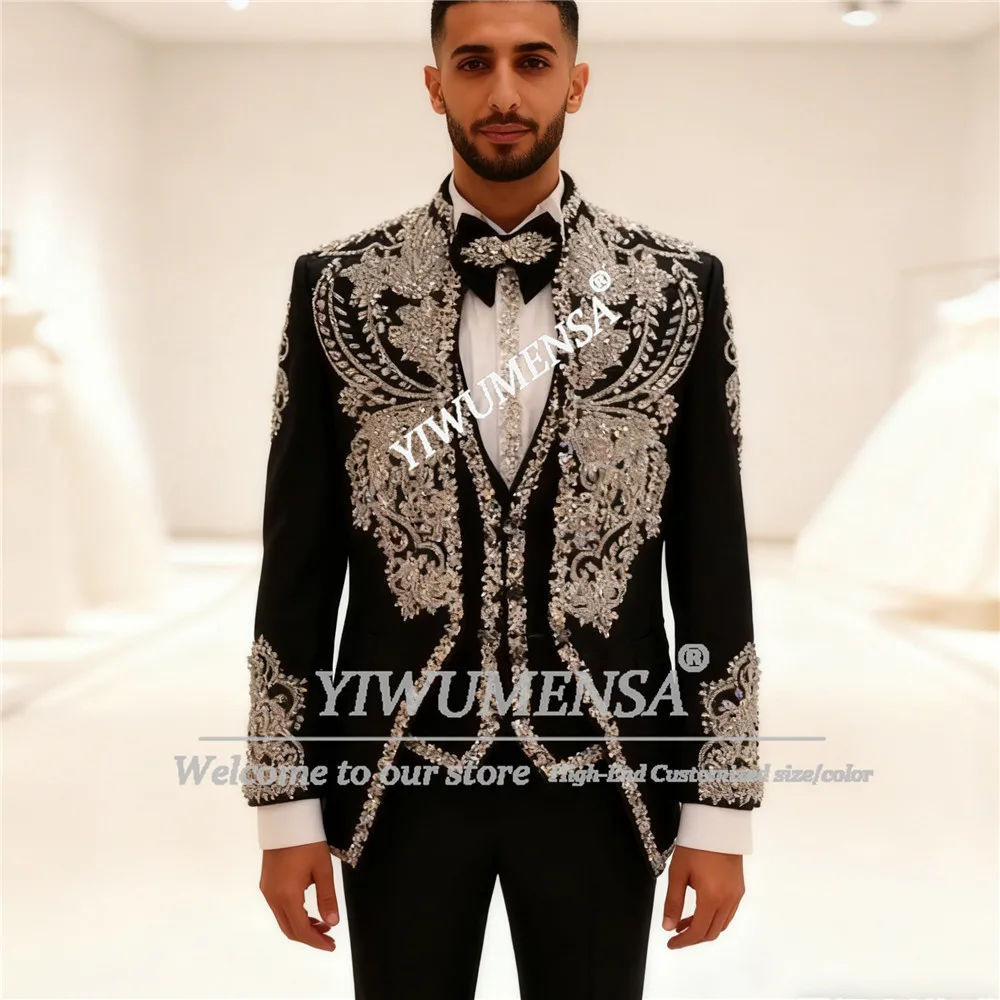 

Glittering Diamond Groom Wedding Tuxedos Suits 3 Pieces Fashion Bridegroom Prom Blazers Customized Men Business Party Outfits