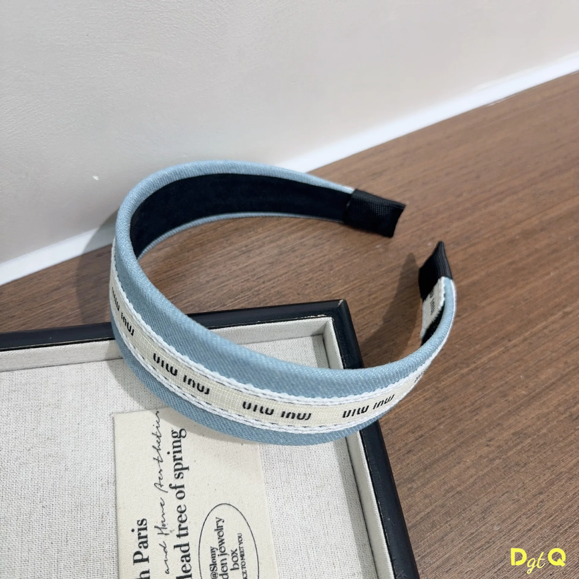 

2024 Роскошная однотонная джинсовая повязка на голову с буквами и губкой для женщин, летняя новая модная повязка для мытья лица с широким краем, простая повязка для волос