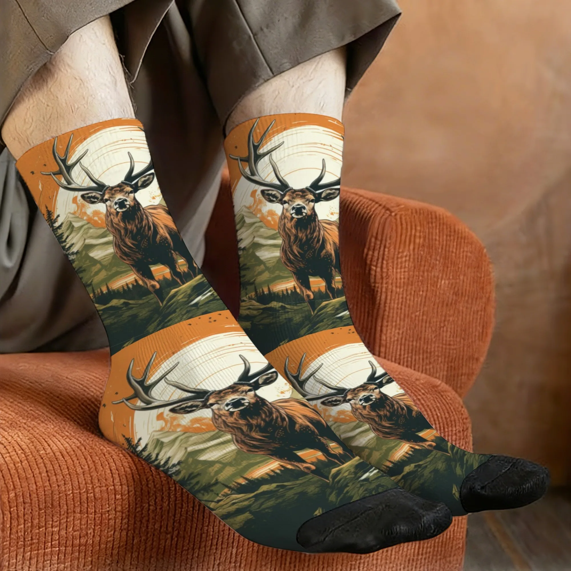 

1 пара мужских носков со свежим и ярким рисунком оленя в лесу, удобные и дышащие, идеально подходят для активного отдыха, вечеринок