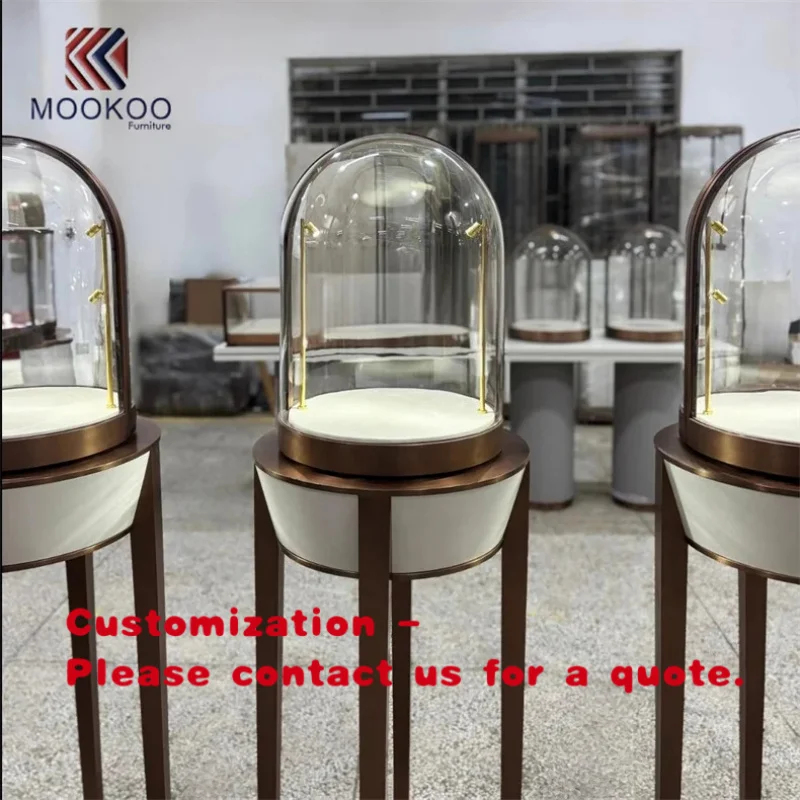 

Элитные витрины-колоколы для ювелирных изделий из розового золота и стекла с высококачественной отделкой и подкладкой на основании.