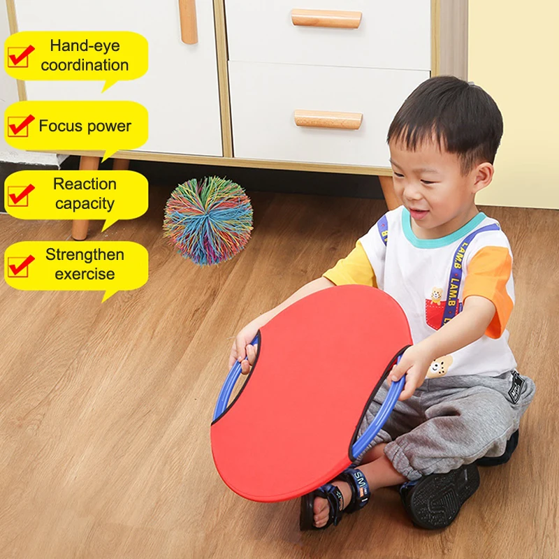 Anel saltando das crianças jogando bola ao ar livre pai criança interação colaboração jogo engraçado bola elástica brinquedos educativos