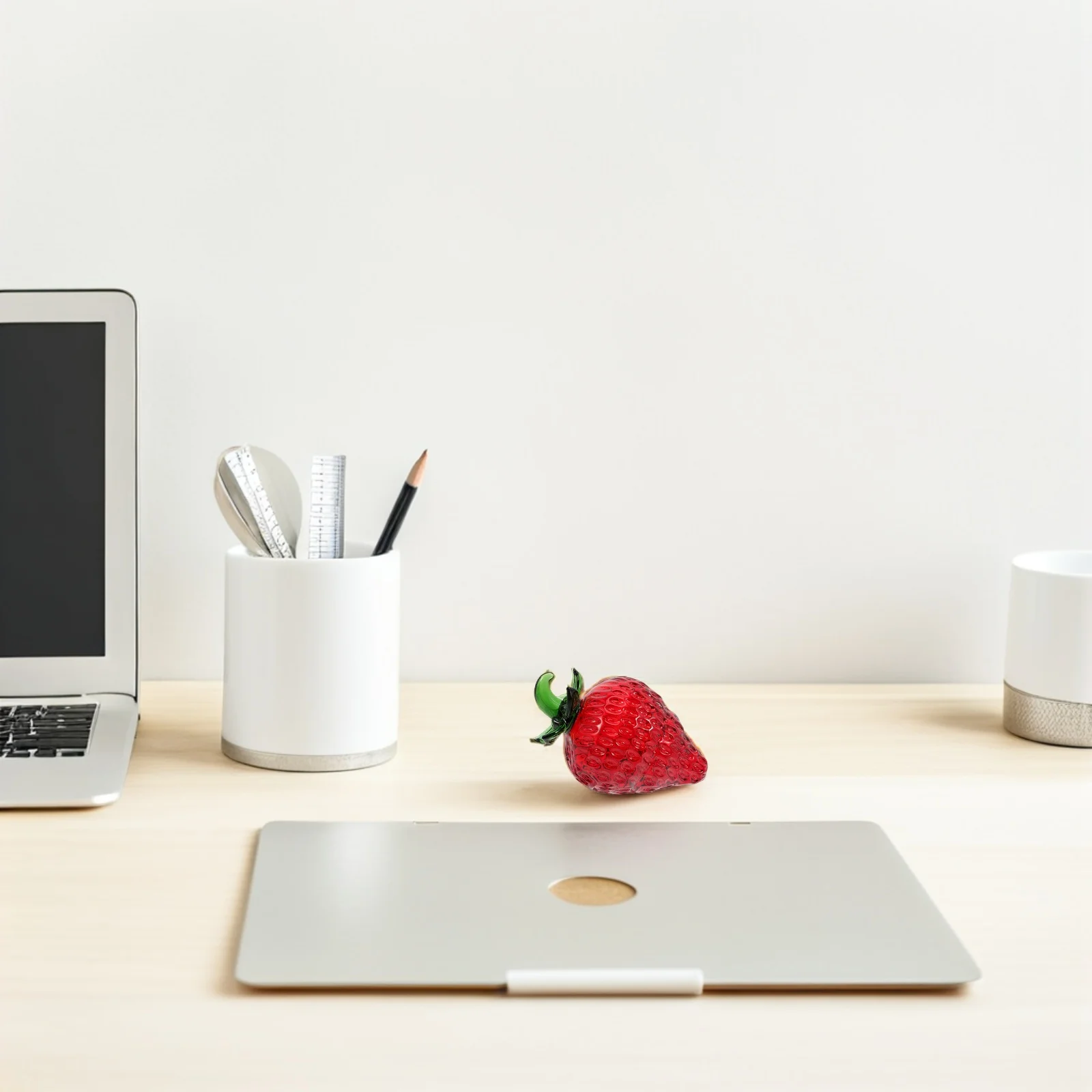 

2Pcs Home Fruit Figurines Elegant Crystal Strawberry Statue for Dining Room Cafe Shop Display Decorative Tabletop Accessory