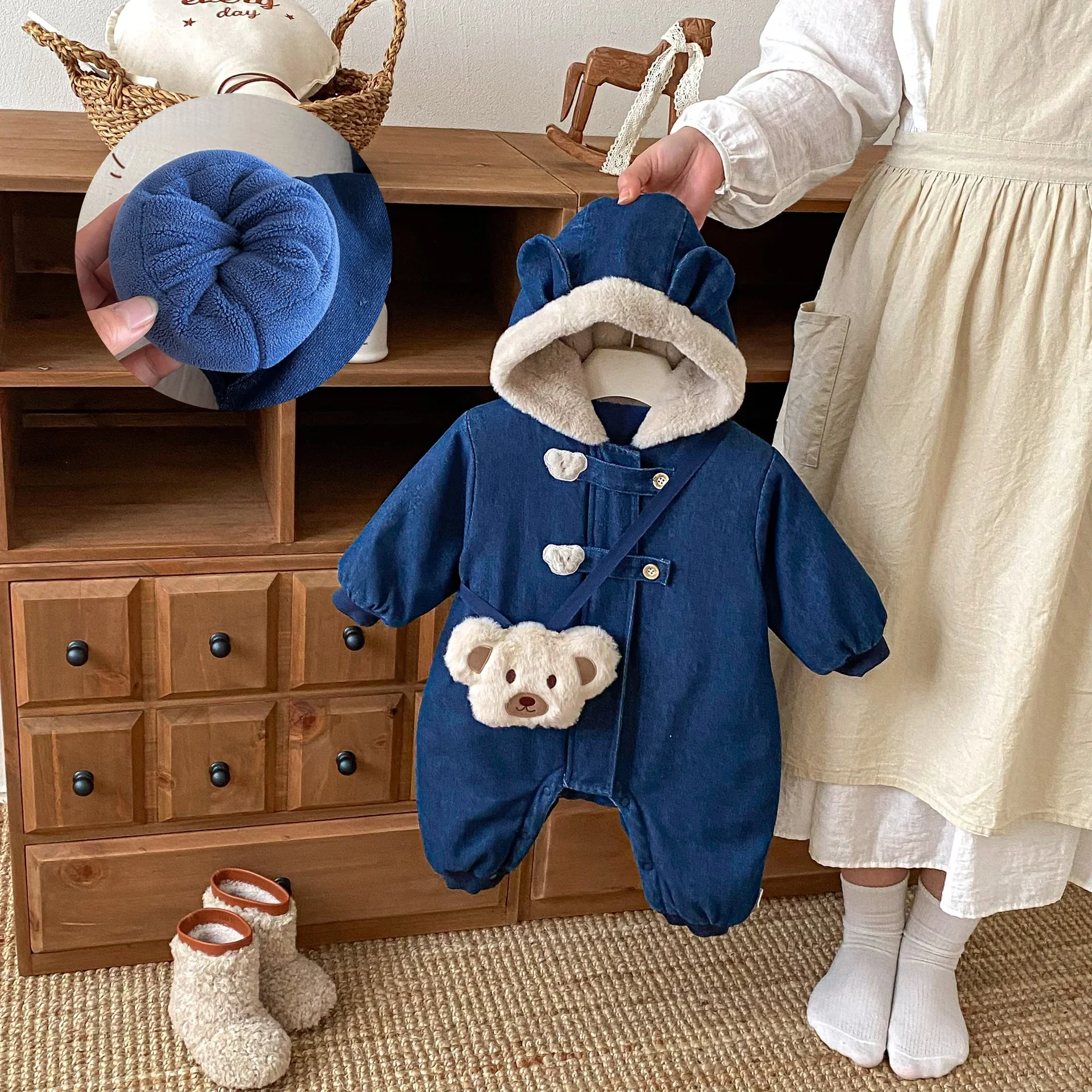 

2025 комбинезон для новорожденных, детский комбинезон с капюшоном на флисовой подкладке и сумкой для щенков, милый зимний теплый модный цельный наряд для мальчиков и девочек от 0 до 2 лет