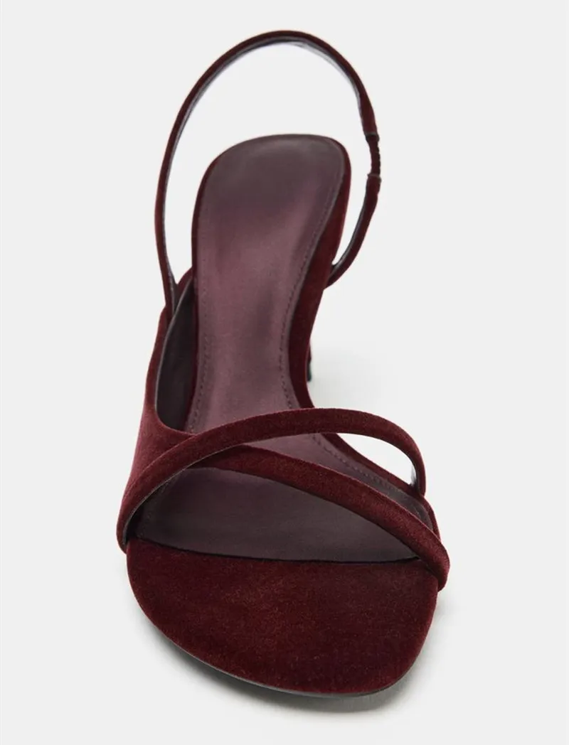 صنادل نسائية بكعب من الساتان الأسود موضة متقاطعة وحزام خلفي وكعب رفيع أحذية مصممة مثيرة مفتوحة من الأمام أحذية نسائية مريحة