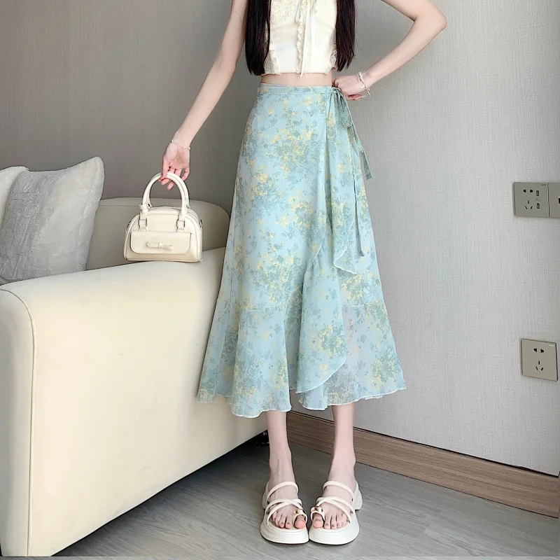Elegant blue-green flower 8606