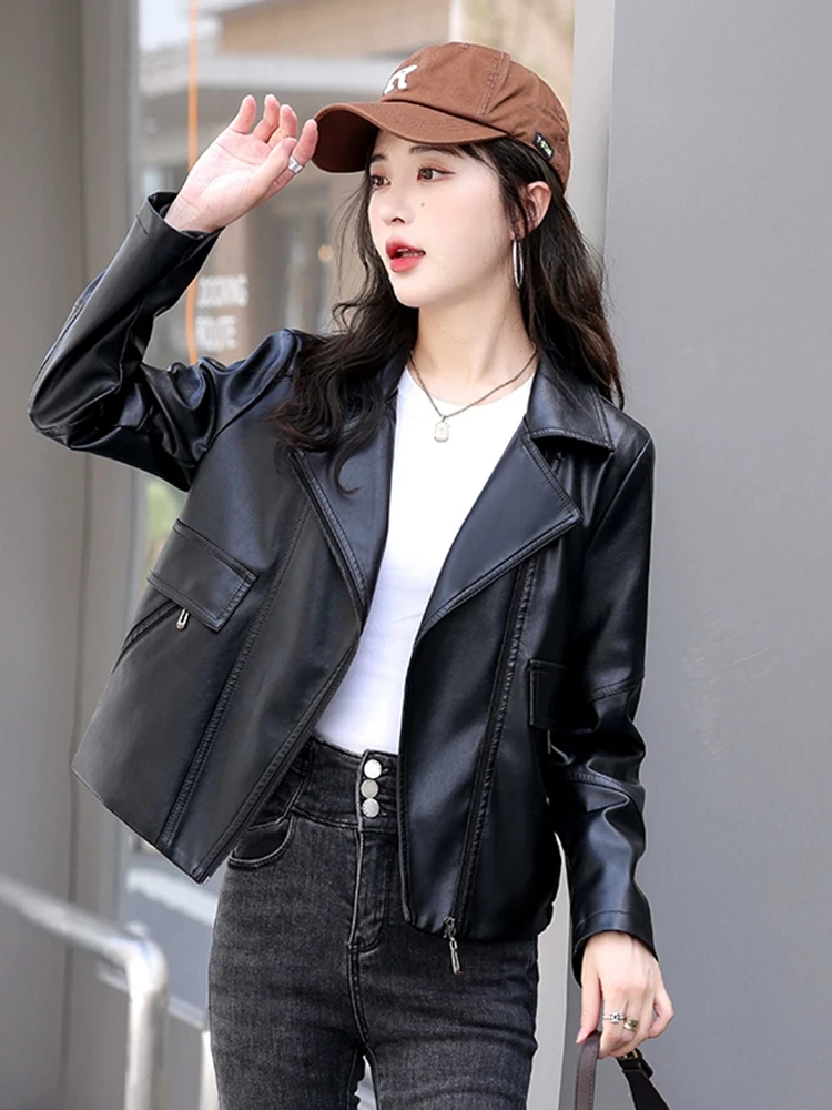 Nova Jaqueta Feminina de Couro Genuíno Harbin 2025 Primavera - Estilo Motoqueiro Preto Curto de Pele de Carneiro - Casaco Pequeno