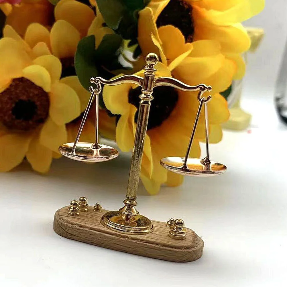 Simulation Balance Beautiful Dolly House Decoration Mini Scale Toy Room Accessories Wooden Weigh