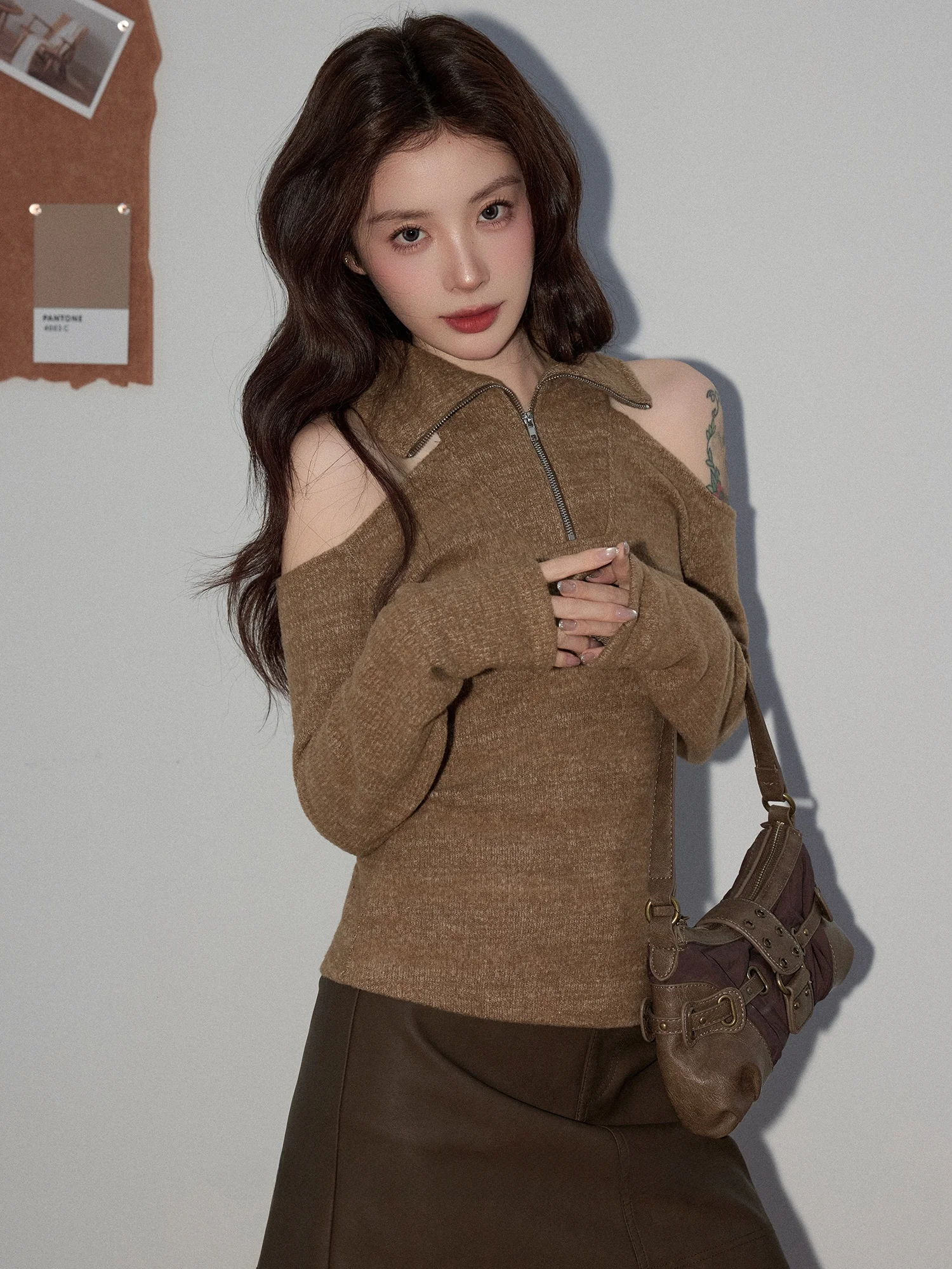

oulder-baring Slim-fit Knitted Sweater for Women in Autumn Winter Soft Long Sve Zipper Closure Color Faionable
