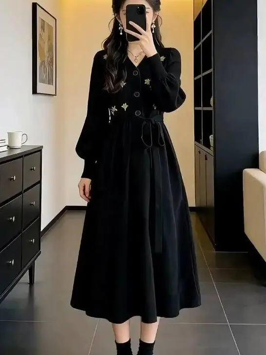 

plus Size V-Neck Embroidered Dress Women's Belted Knit Sweater Paneling Black Dress Casual Loose Fit High Waist Long Sleeve