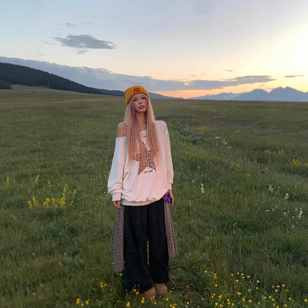 Suéter de mujer 2025, nueva sudadera con hombros descubiertos para mujer, diseño con estampado de estrellas, Top holgado de manga larga dulce y ousado