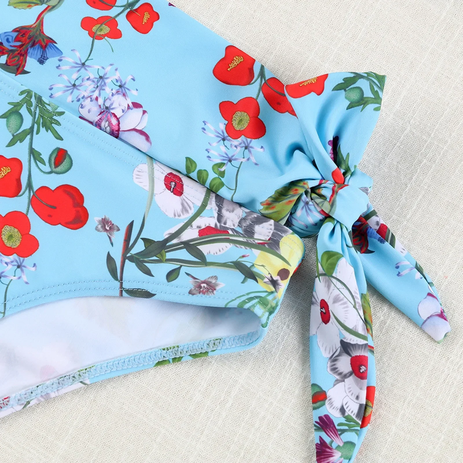 2025 섹시 수영복 여성 비치웨어 여성 개성 패션 편안한 핫 스트라이프 프린트 홀터 바디수트 푸쉬업 수영복