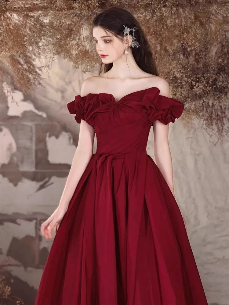 

A new wine-red casual dress for wedding banquet with one-shoulder toasting style