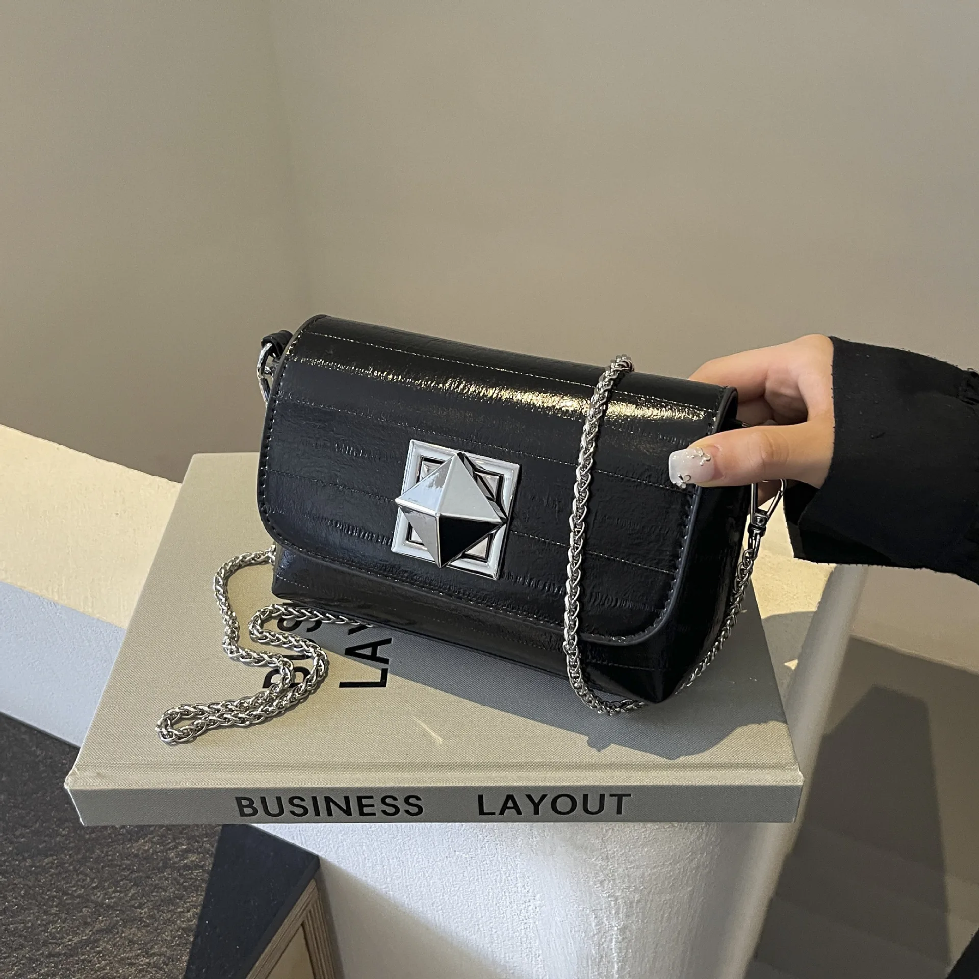 

‌Summer 2025 Minimalist Square Chain Bag, Chic Small Crossbody Purse, Trendy Designer-Inspired Shoulder Bag