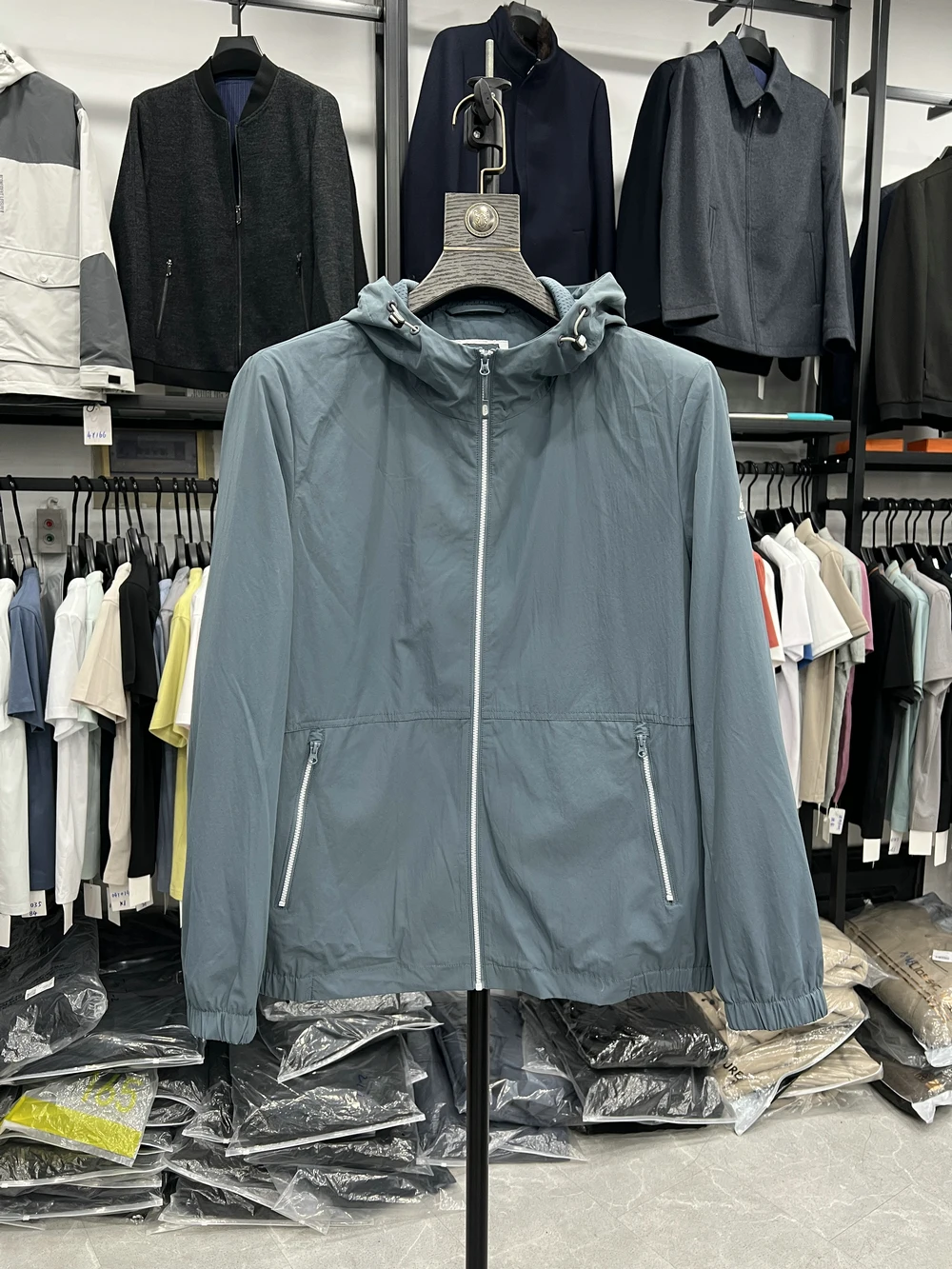 

Men's Lightweight ort Jaet with Hood Casual Sle Polyester And Nylon Fiber Long Sve Zipper Closure Youth Outerwear