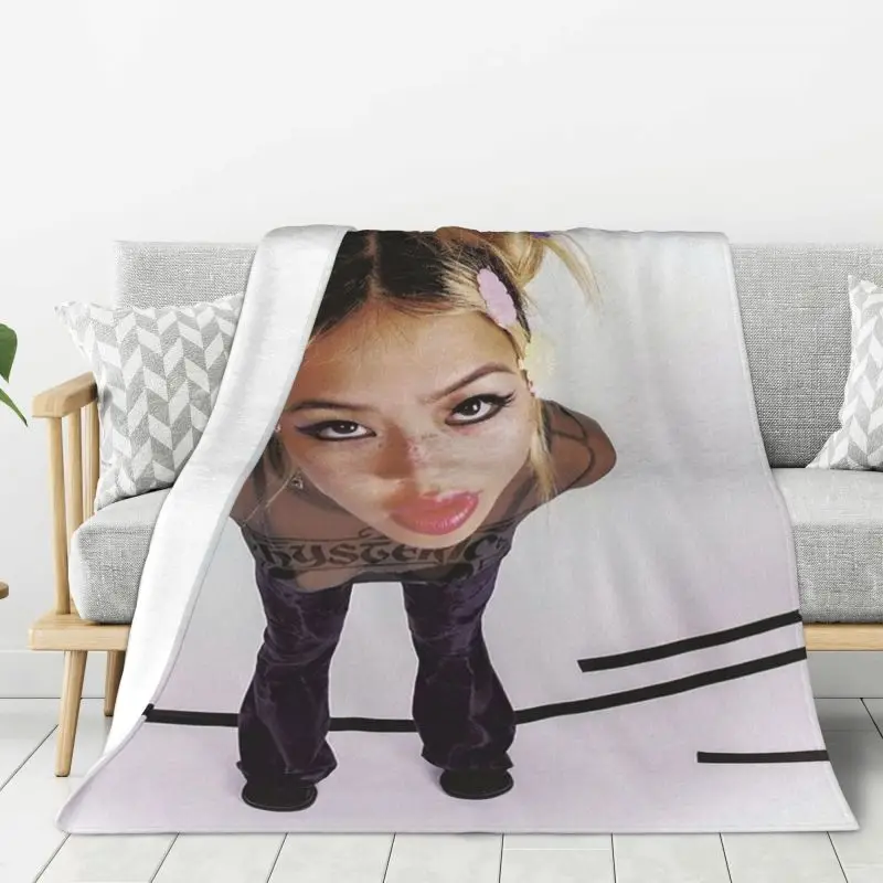 

Custom Beabadoobee British Singer Blanket Warm Fleece Soft Flannel Throw Blankets for Bedroom Sofa Home Autumn