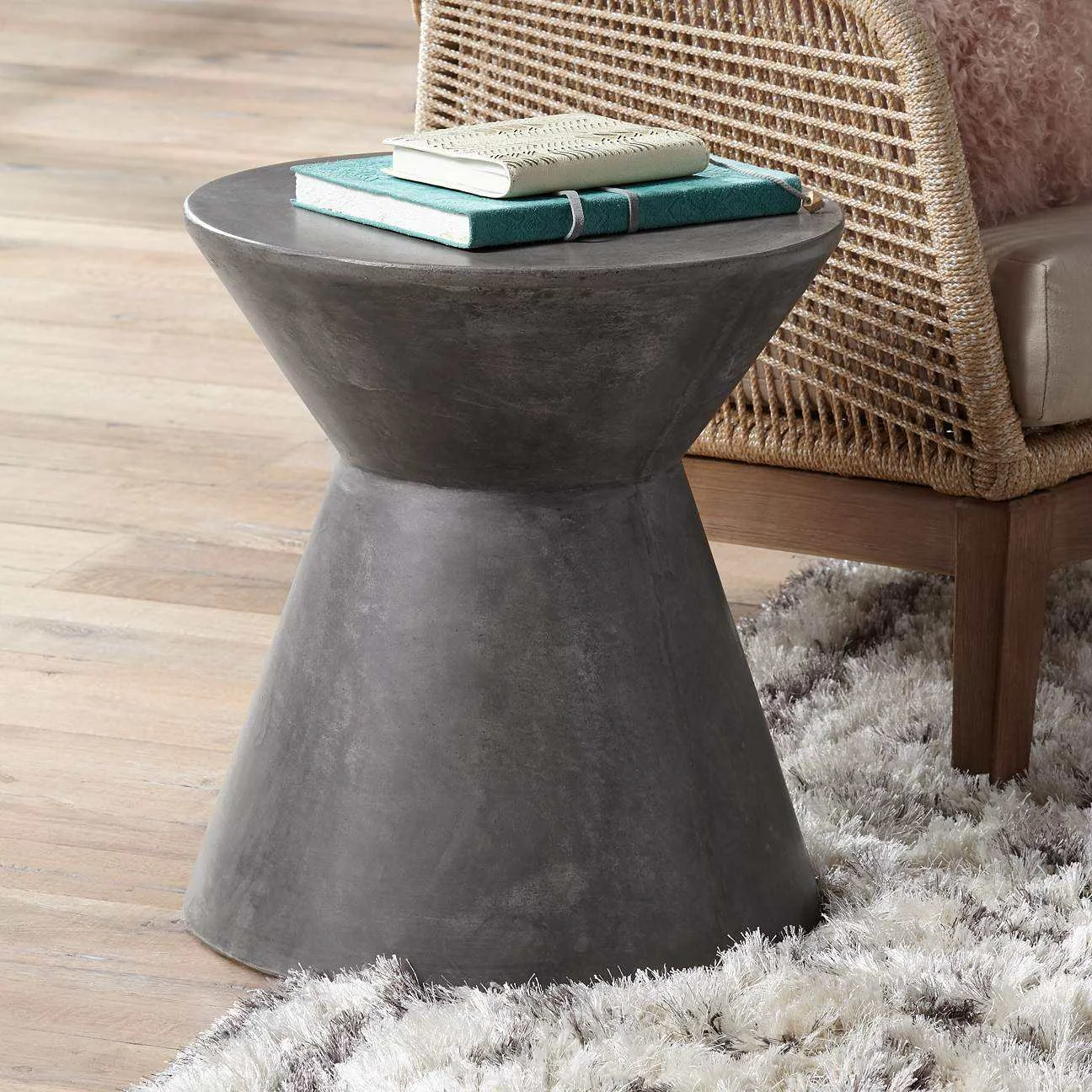 

Minimalist Design Side Table Eco-friendly Durable Coffee Table For Sofa Side Outdoor Patio