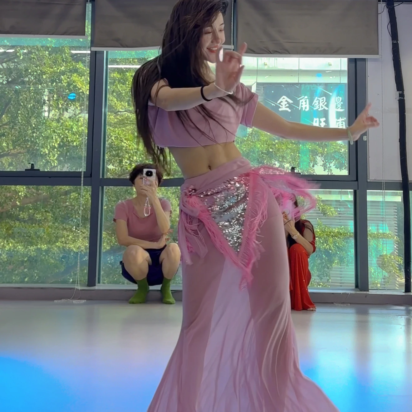 2025 Nieuwe Oosterse Dans Kleding Sexy Temperament Prestaties Kostuum Top + Rok + Hippe Sjaal 3 stks Buikdanswedstrijd Outfit