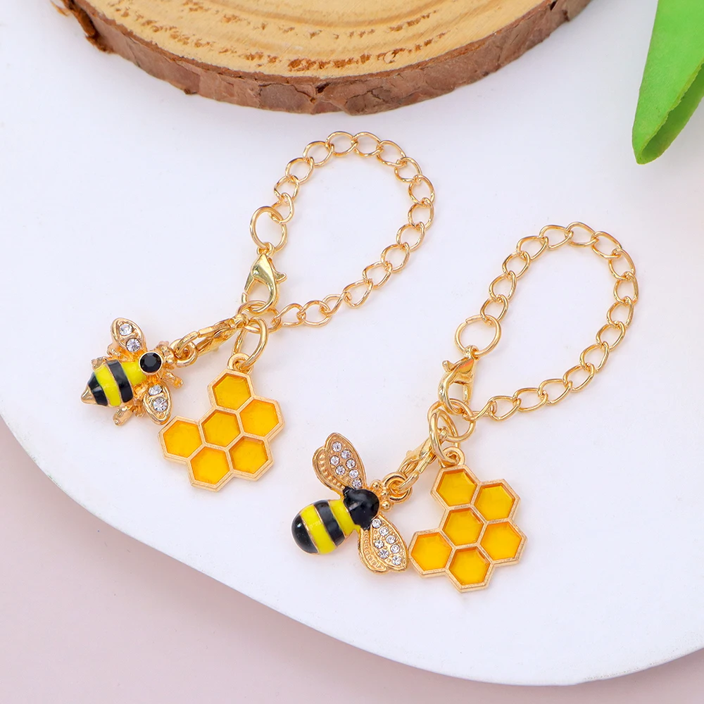 Rhinestone Bee Charm for Stanley Cup Accessories Exquisite Insect Keychain for Bag Car Ornaments Water Bottle Handle Decoration