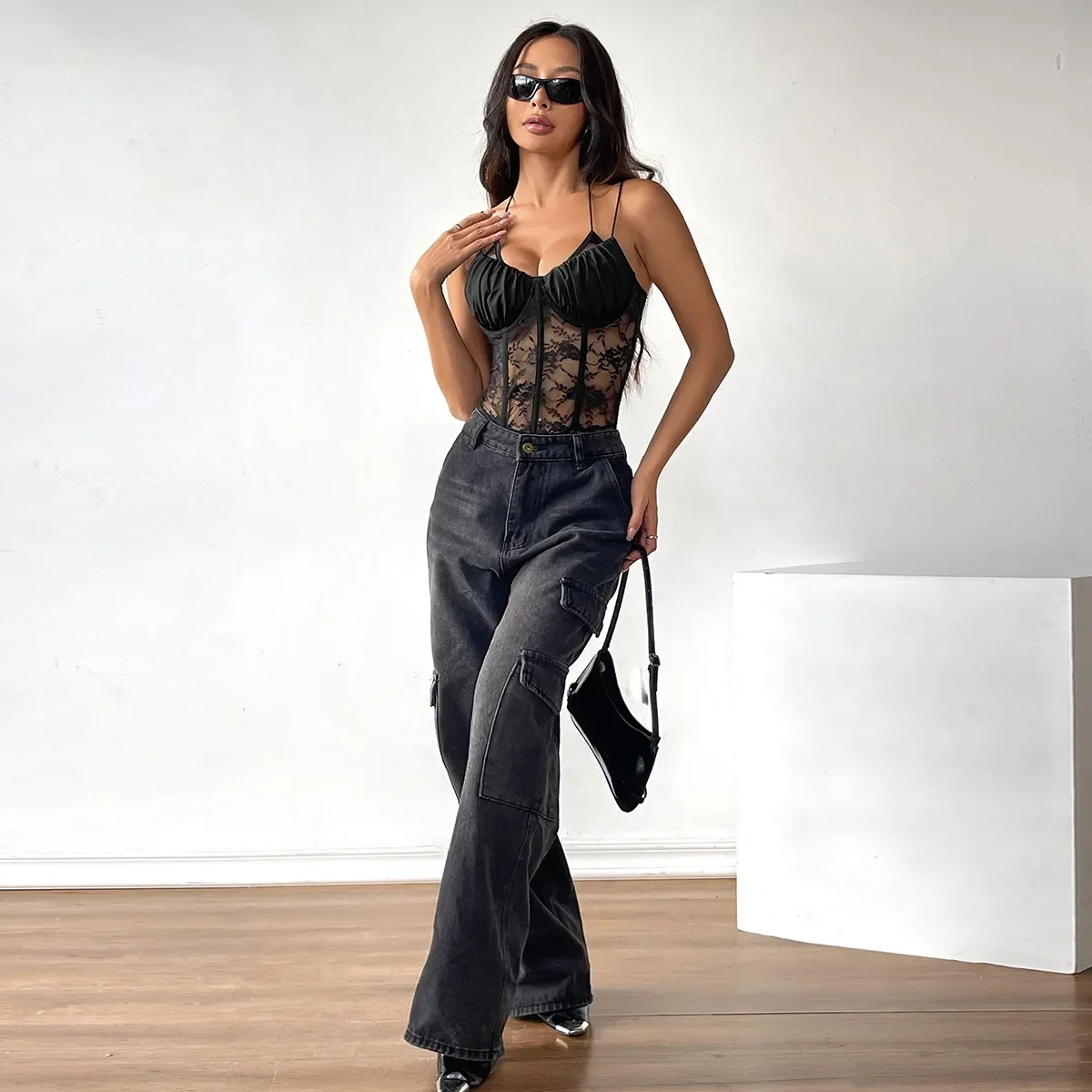 الصيف الساخن مثير الأخت الإمبراطورية الرياح مطوي الرقبة الدانتيل الشفاف هيكل السمكة سليم الحمالة نيسيي