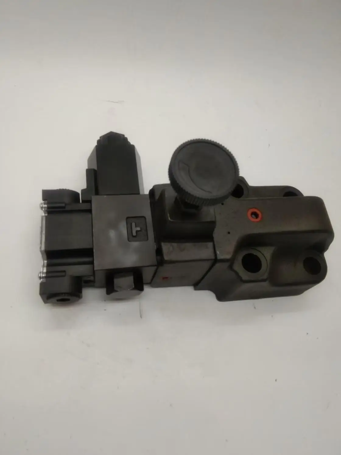 BSG-03-2B3B-D24-48 Electromagnetic Overflow Valve BSG BSG-03 BST-03 BSG-06 BSG-03 Solenoid Controlled Relief Valve OEM view 2