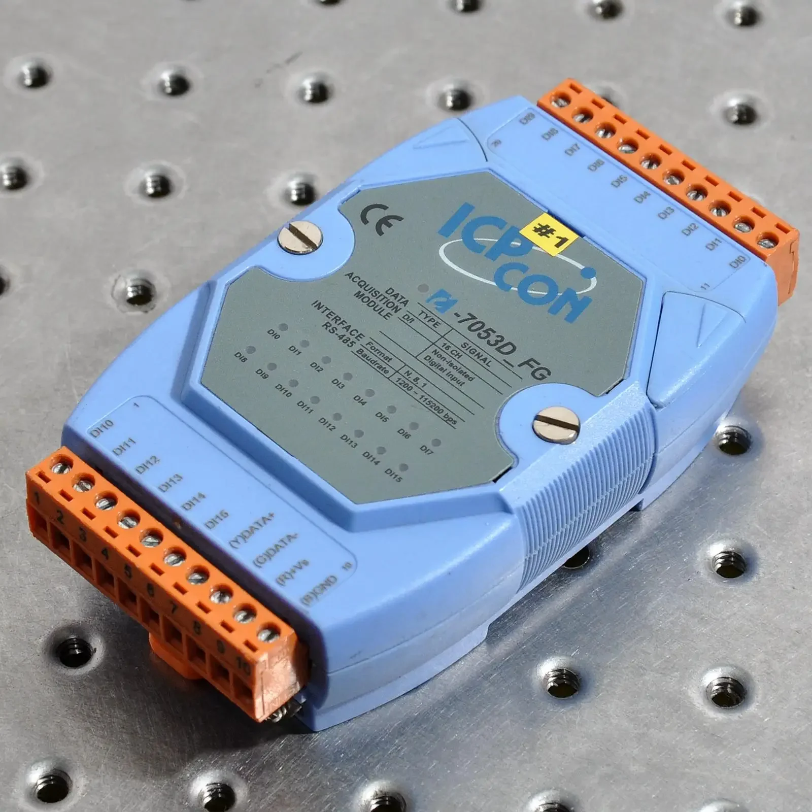 I-7053D_FG 16-ch Non-isolated DI (Dry) Module with LED Display