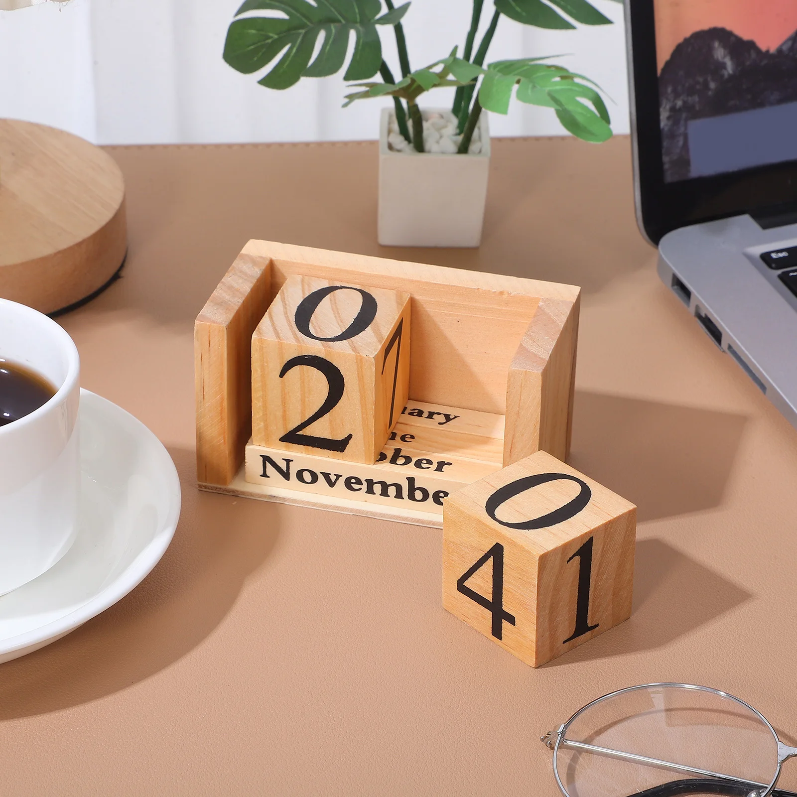

Wooden Block Desktop Stylish European Design Reusable Perpetual Table Decor For Office Home Household Supply Standing Wood