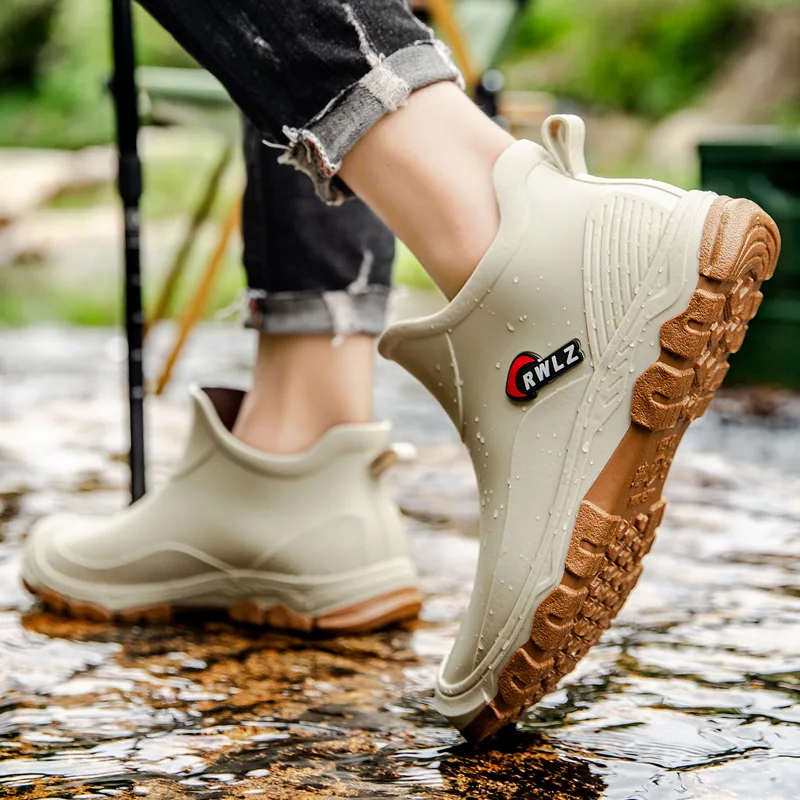 Novo homem botas de chuva pvc tendência homens botas de chuva plataforma sapatos de pesca ao ar livre deslizamento em quente à prova dwaterproof