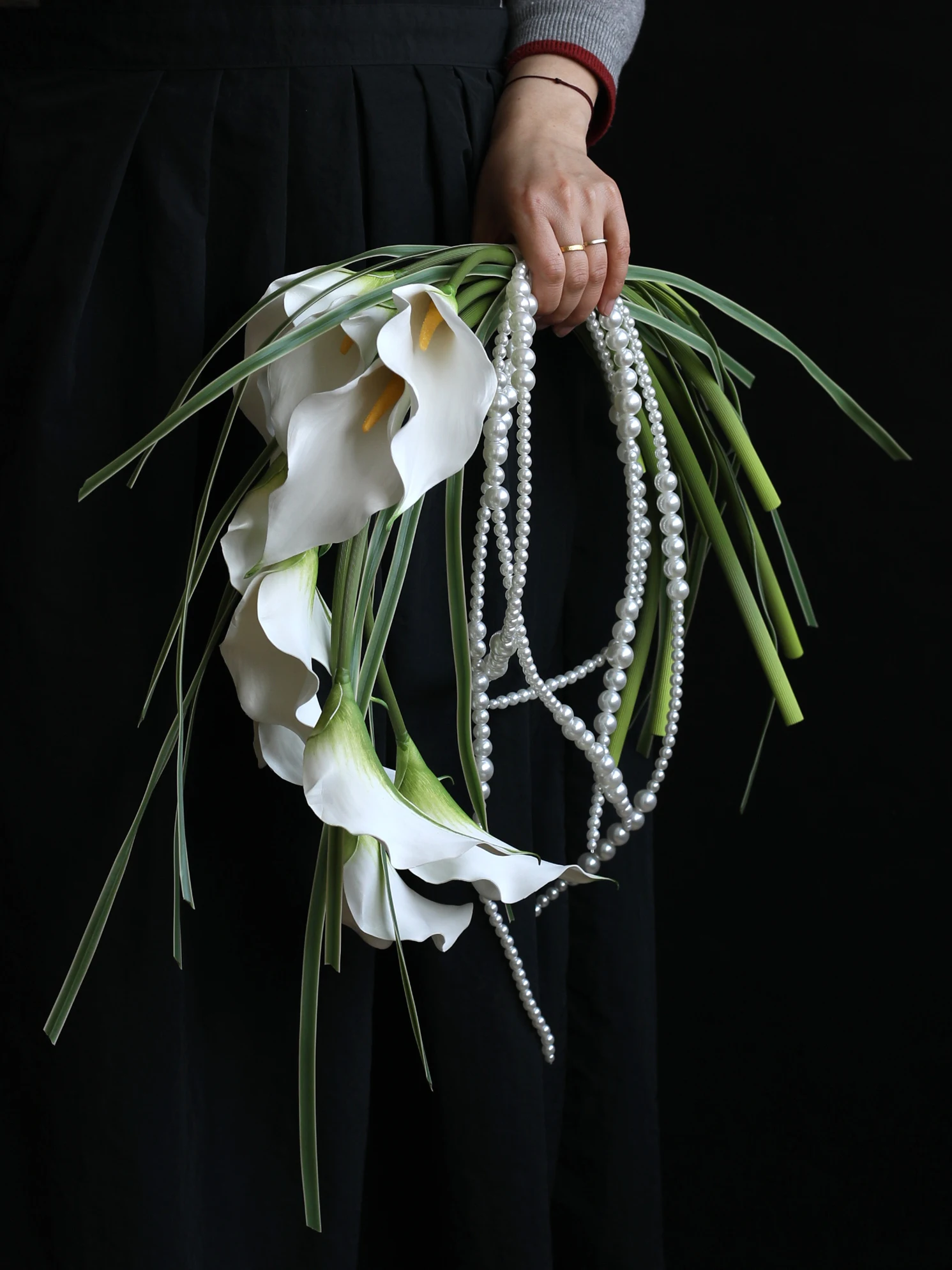 original-handmade-white-pink-lotus-blossom-pearl-tassel-handheld-bridal-bouquet-for-wedding-photography-customizable