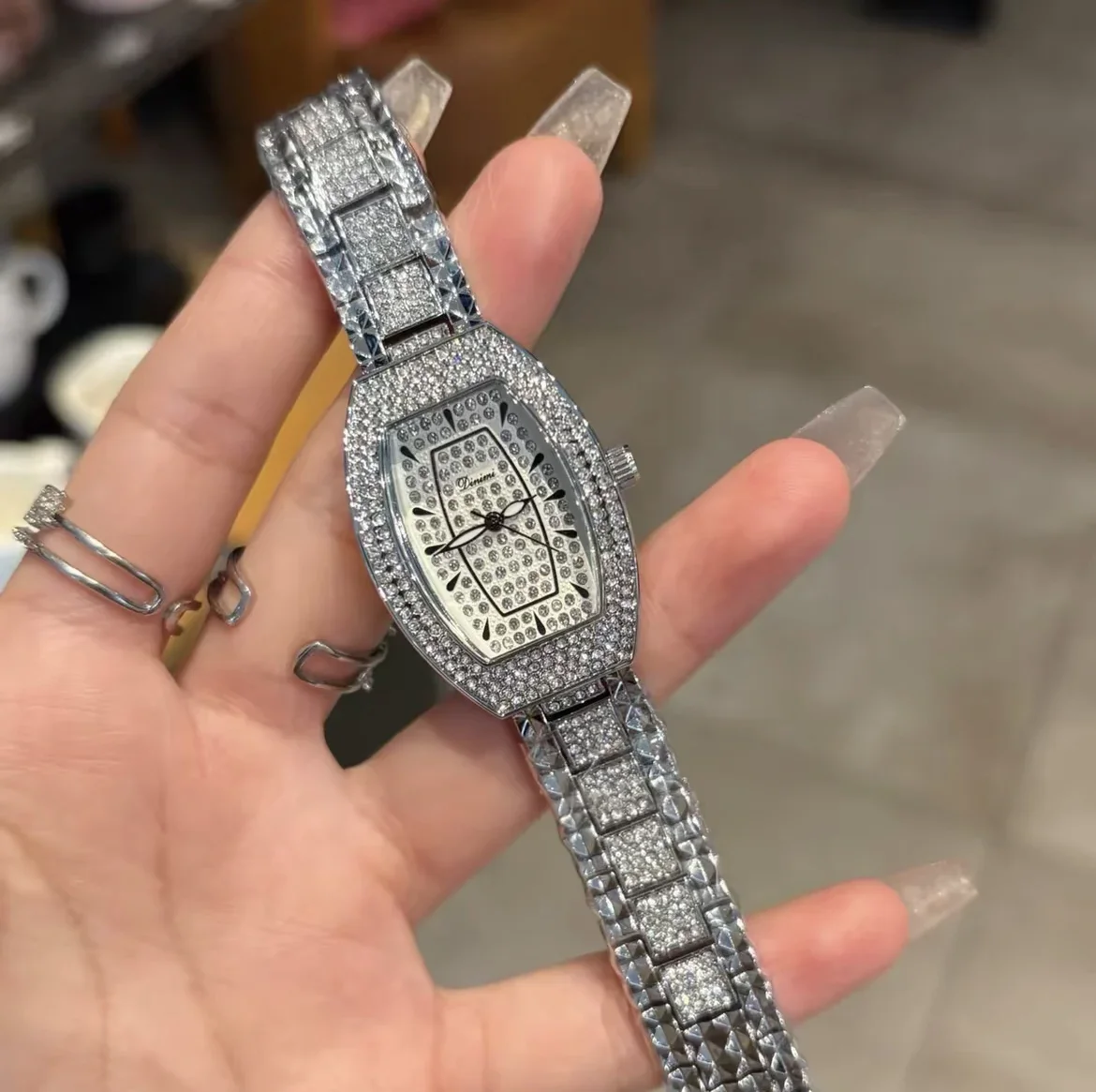 2025 CHAUD! Vintage Date Tonneau Shape Women's Bracelet Watch Sparkling Zircon Crystal Fashion Ladies' Quartz Watch-Bracelet