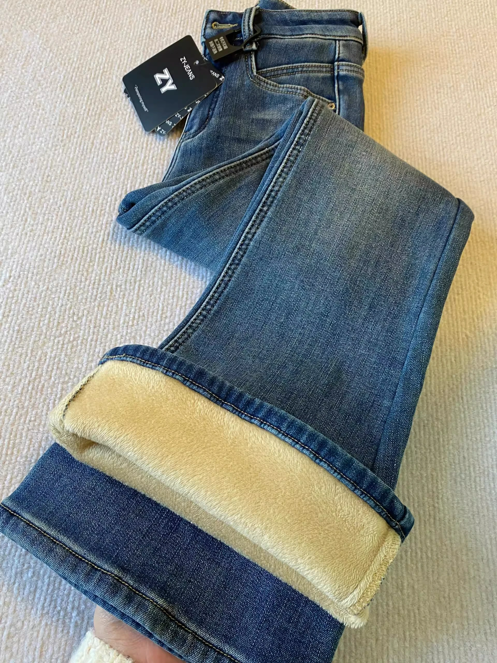 

Синие расклешенные джинсы на флисовой подкладке для женщин, осенне-зимние, с высокой талией, скрывающие недостатки фигуры, эластичные, расклешенные, повседневные