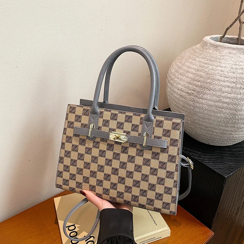 

Functional Large Capacity Crossbody Bag Women's Elegant Leather Tote - Vintage Parisian Messenger Purse