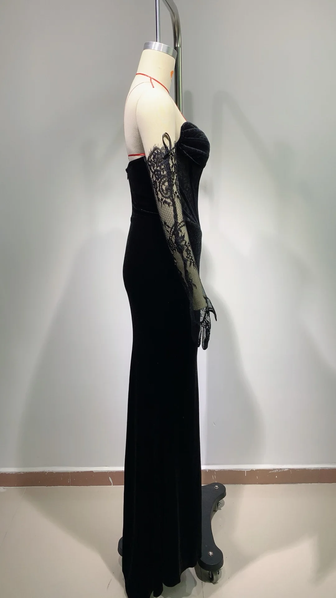 2025New Arrival Abito da donna Guanti moda Pizzo trasparente Lisca di pesce Vita che abbraccia Abito senza spalline Abito da sera da socialite