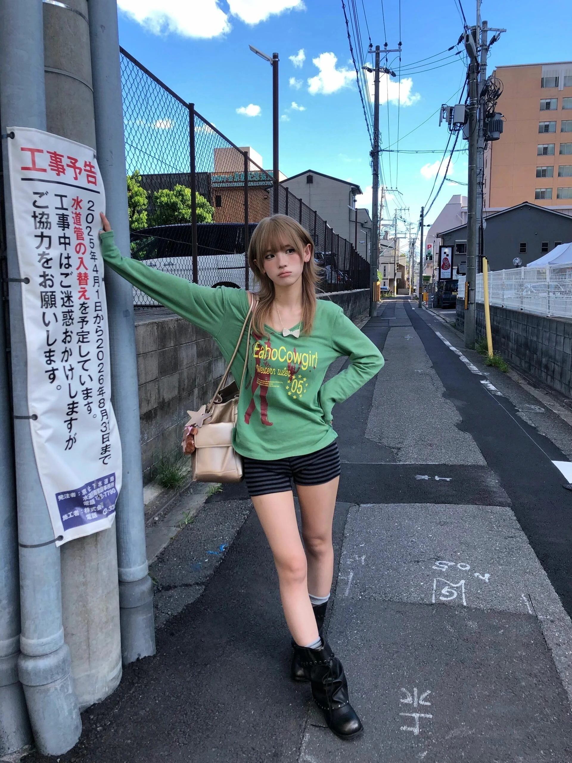 Karrram Japanisches Y2k-T-Shirt mit Buchstabenmuster, 2000er-Jahre-Stil, langärmelig, schulterfreies Oberteil, Vintage-Harajuku-Grünes Streetwear, amerikanisch – Detail 7