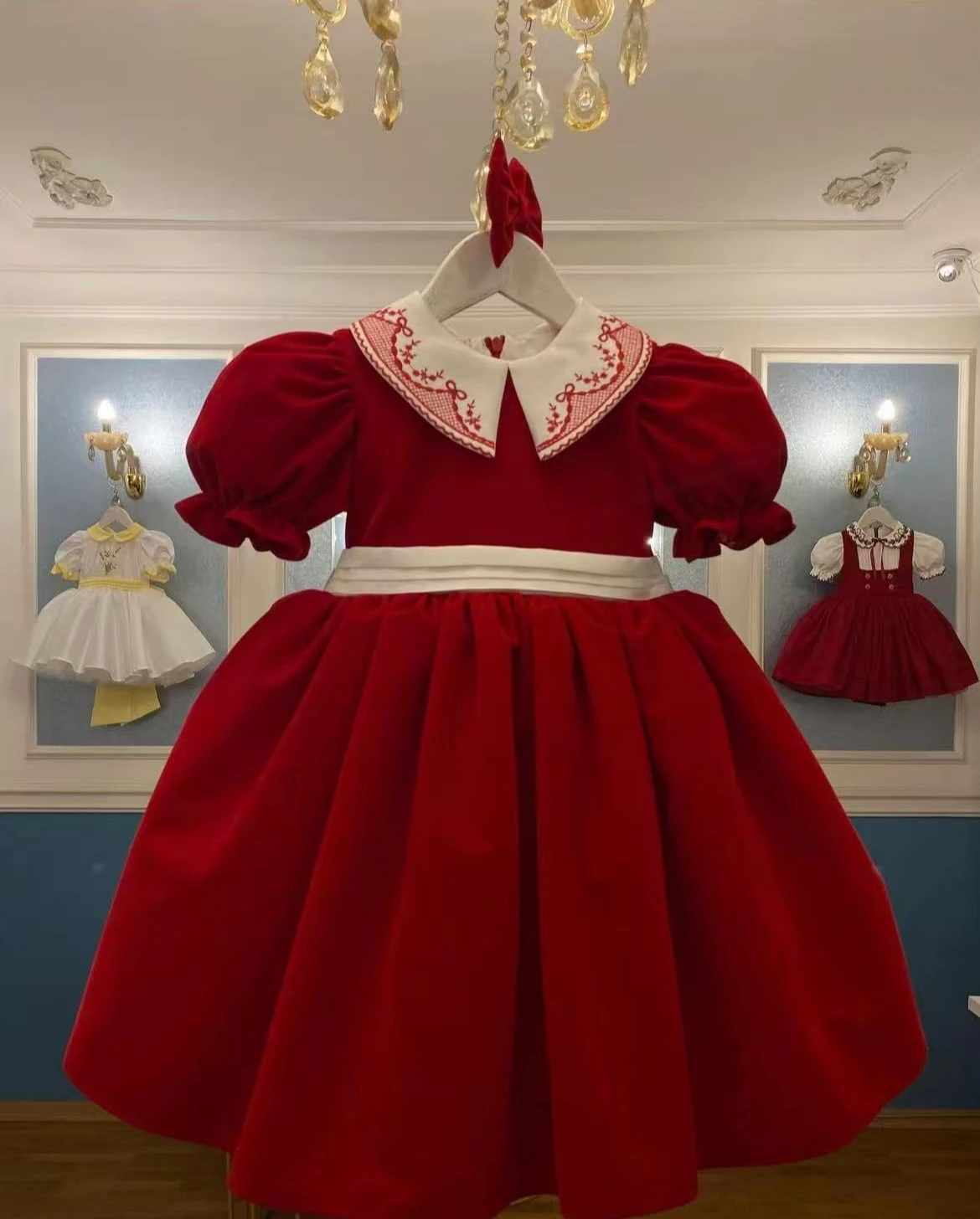 

Осеннее красное бархатное винтажное платье принцессы с вышивкой для маленьких девочек 0-12 лет для фотосессии на день рождения, праздника, Ид, Рождество C204