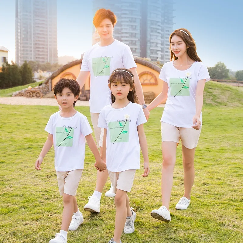 2024 Summer Family Matching Outfits Father Mother and Son Daughter T Shirts + Shorts Two Piece Sets Dad Mom and Children Clothes