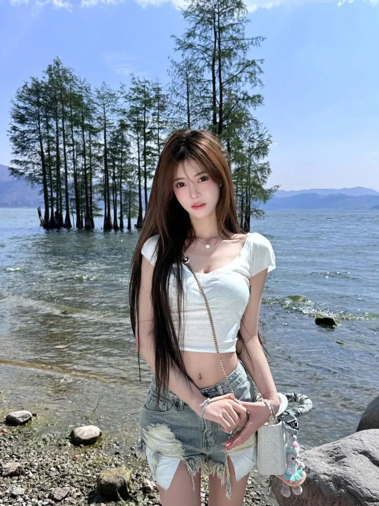 American Style Hot Girl High Street Ripped Denim Super Shorts Women Summer New Design Elegant Tight Hot Pants Cotton Stretch