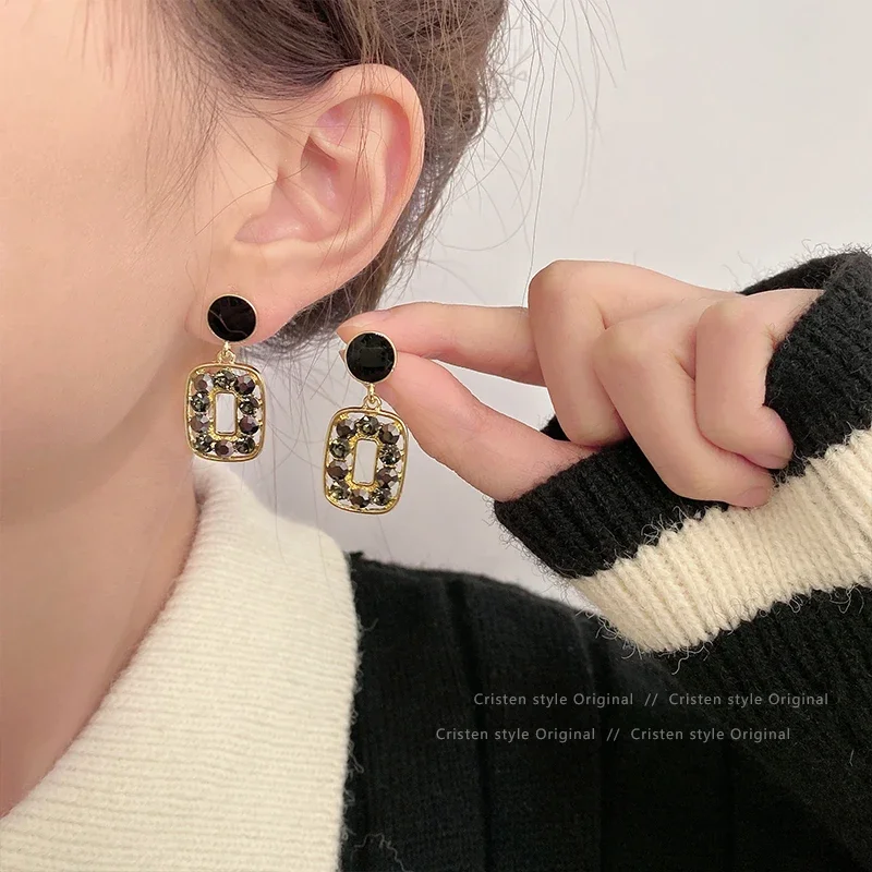 Temperament Statement Rhinestone Geometric Square Clip Earrings No Piercing Vintage Hollow Out Black Clip on Earrings for Women