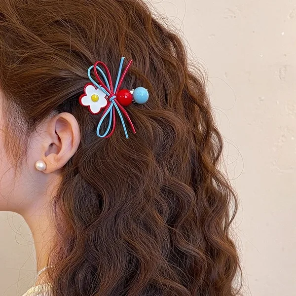 

Red and blue contrasting hairpins, small flower bows, round beads, side broken hair bangs clips