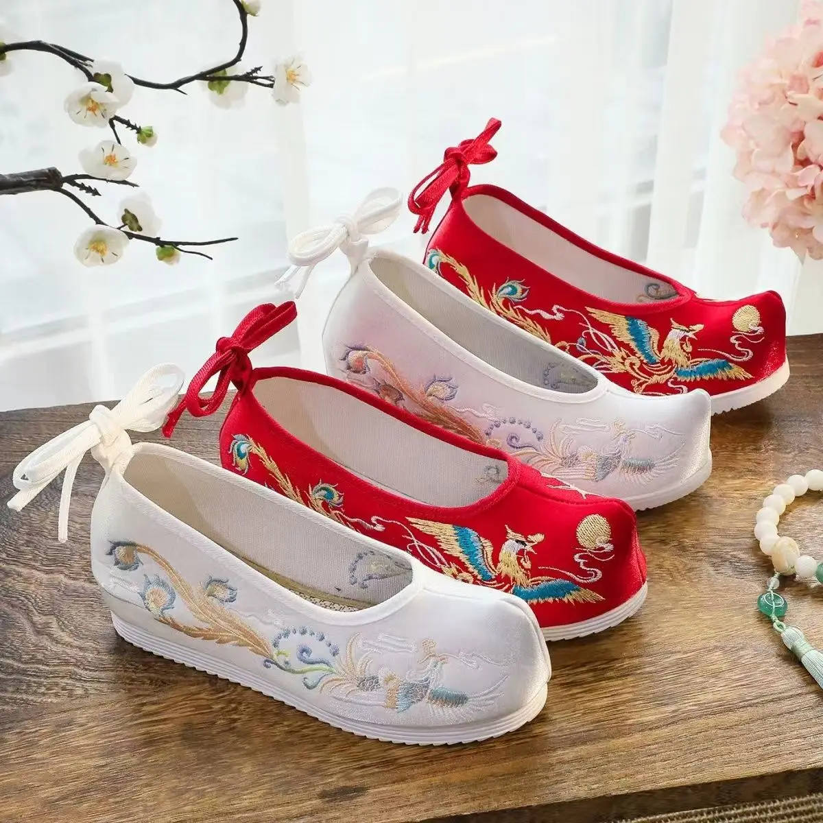 Women Chinese Hanfu Flat Embroidered Shoes Vintage Dance Sneakers for Daily Cosplay Party  Costume Stage Dance Performance