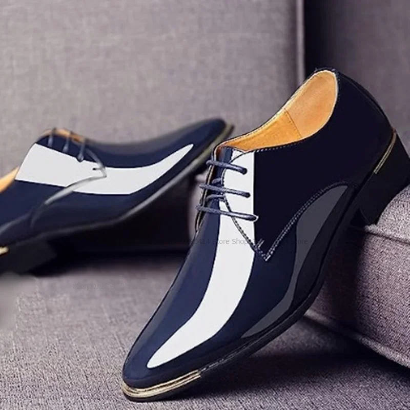 รองเท้าหนังแก้วสีดำขอบโลหะ แต่งสายรัด สำหรับผู้ชาย รองเท้าทางการคุณภาพสูง รองเท้าแฟชั่นทันสมัยแบบหุ้มส้นต่ำ