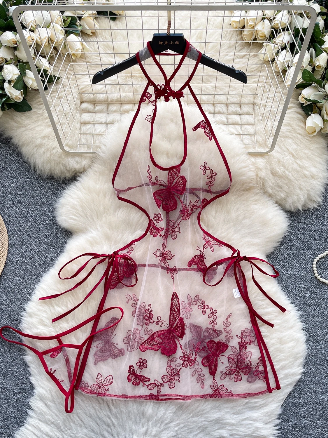 

Новое китайское сексуальное короткое платье-футляр для женщин, летнее, с пуговицами, вышивкой и завязками, облегающее, с открытой спиной