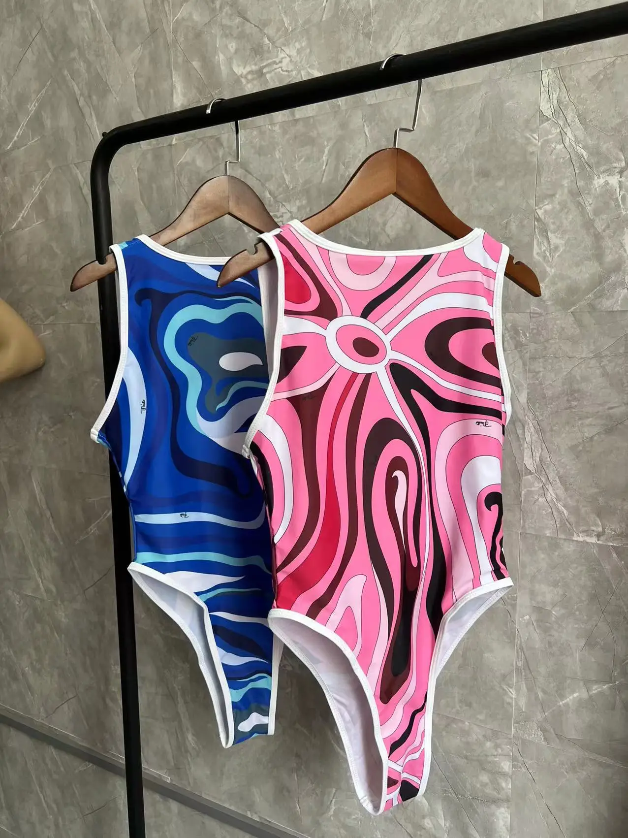 

2025 Women Swimwear Striped Swimsuit