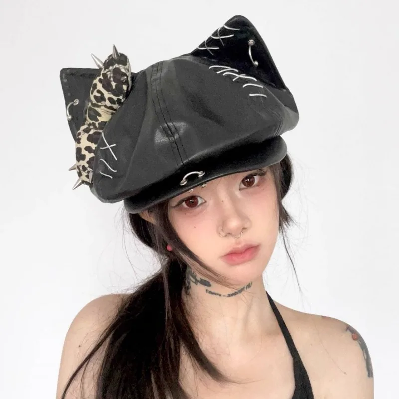

Нишевый берет Y2k с леопардовым принтом и заклепками, весенне-осенний берет с кошачьими ушками, большая версия, трендовые солнцезащитные козырьки с короткими полями, кепки газетчика для женщин